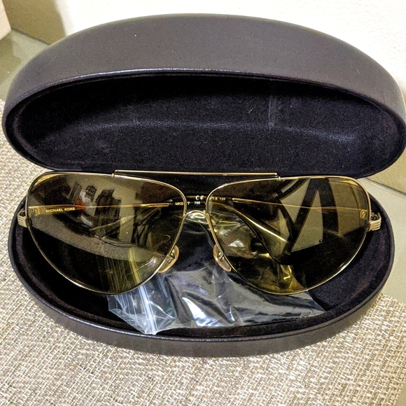 Michael Kors MKS 177 756 Oversized Aviator Sunglasses - Picture 1 of 4